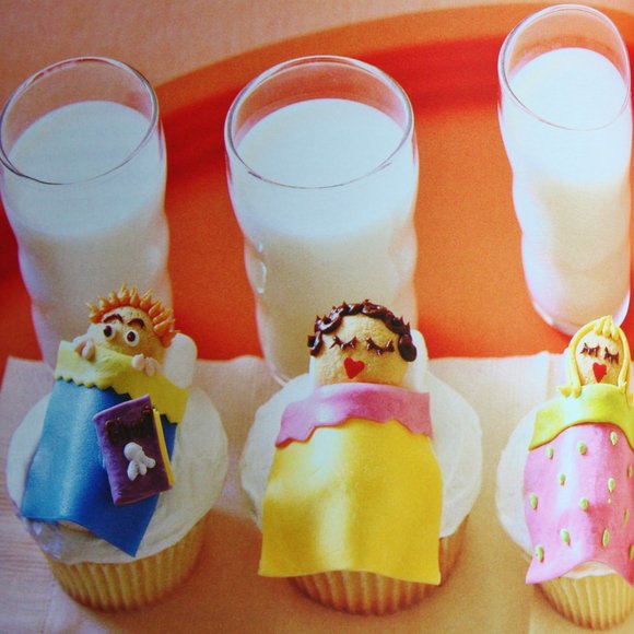 Hello, Cupcake! Coobook Irresistible Decorating Anyone Can Make Birthday Holiday - Picture 7 of 9